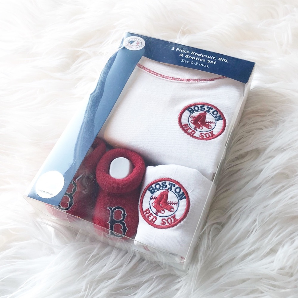 **CLEARANCE** Red Sox infant set